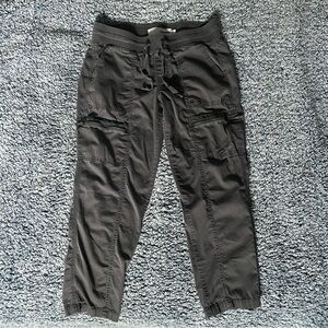Grey cargo capris